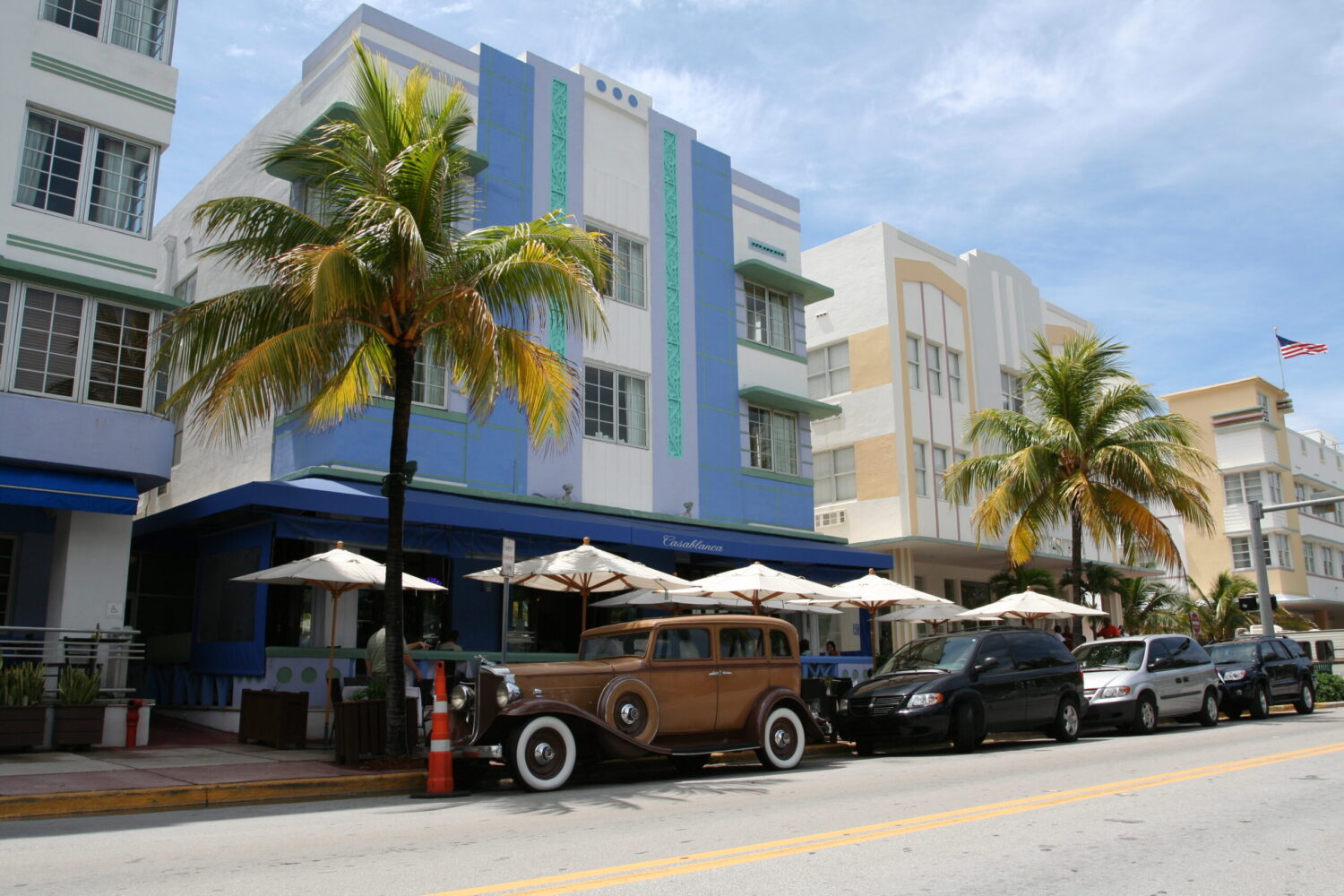 The Official Art Deco Walking Tour By The Miami Design Preservation League